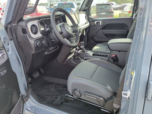 New 2025 Jeep Gladiator Sport image 32