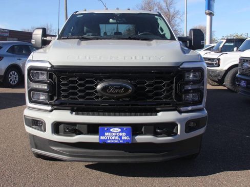Used 2025 Ford F350 XLT w/ Black Appearance Package image 9