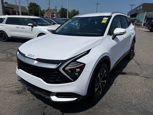 Certified 2025 Kia Sportage EX AWD/4WD image 3