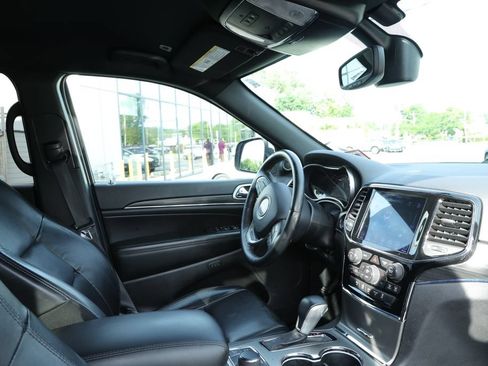 Used 2019 Jeep Grand Cherokee Limited AWD/4WD image 15
