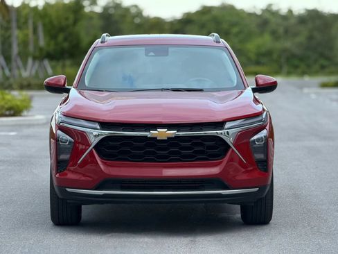 Used 2026 Chevrolet Trax LT FWD image 2