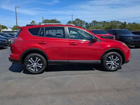 Used 2017 Toyota RAV4 LE FWD image 4
