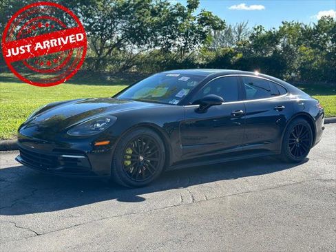 Used 2018 Porsche Panamera 4 image 1
