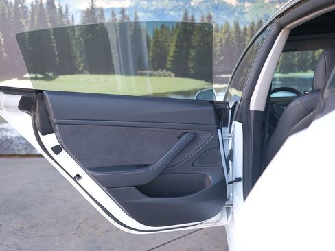 Used 2020 Tesla Model 3 Standard Range Plus image 31