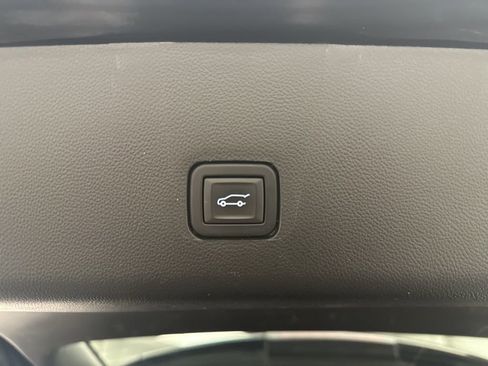 Used 2021 Chevrolet Traverse LT w/ LT Premium Package image 31