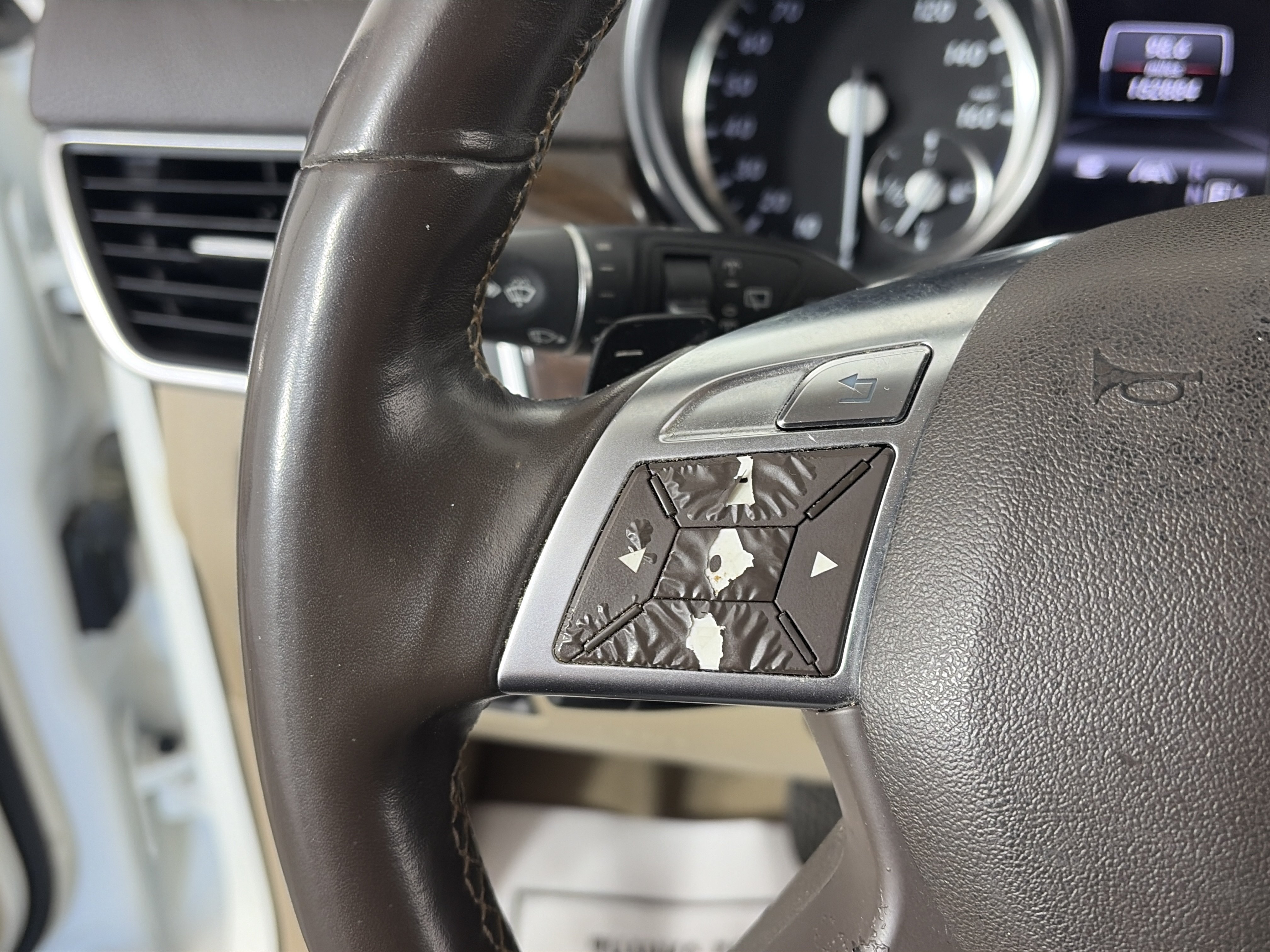Used 2013 Mercedes-Benz GL 450 4MATIC image 32