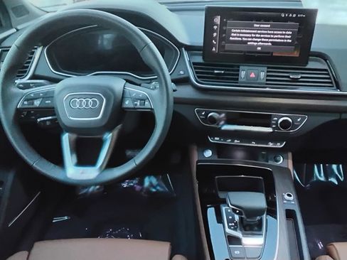 Certified 2025 Audi Q5 e Premium Plus w/ Premium Plus Package image 22