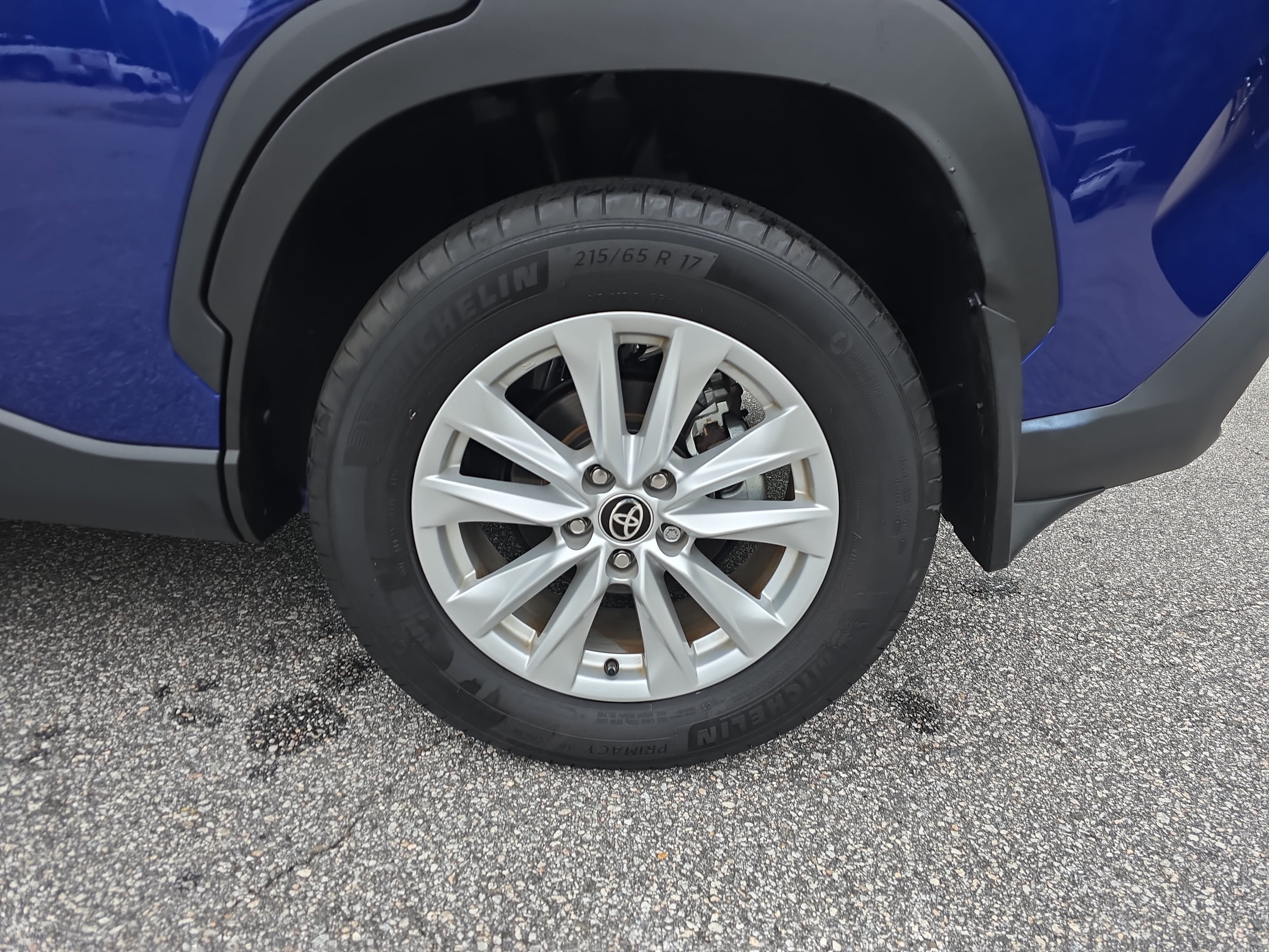 Used 2025 Toyota Corolla Cross LE FWD image 31