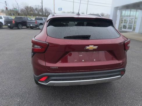 Used 2025 Chevrolet Trax LT w/ LT Convenience Package image 17