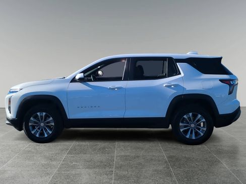 Used 2025 Chevrolet Equinox LT image 2