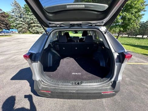 Used 2021 Toyota RAV4 LE w/ Carpet Mat Package (TMS) AWD/4WD image 10