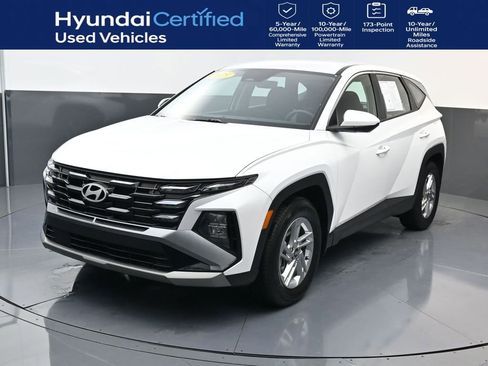 Certified 2025 Hyundai Tucson SE image 1