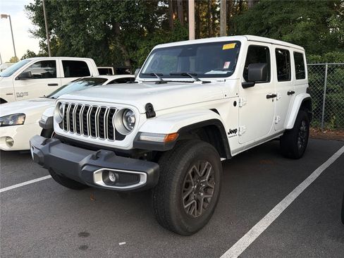 Used 2025 Jeep Wrangler Unlimited Sahara AWD/4WD image 1