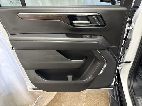 Certified 2025 Chevrolet Suburban LT AWD/4WD image 25