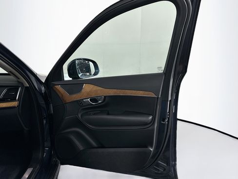 Used 2023 Volvo XC90 B6 Plus image 34