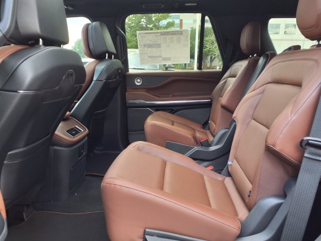 New 2026 Lincoln Navigator Reserve AWD/4WD image 8
