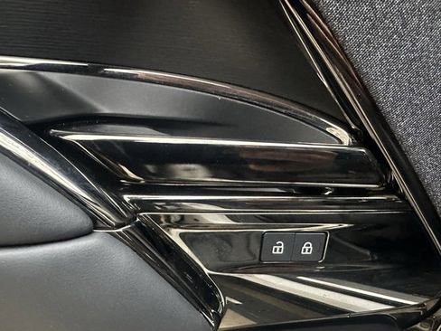 Used 2023 Land Rover Range Rover Sport SE image 16