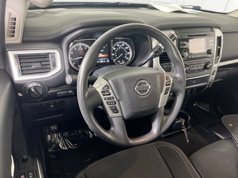 Used 2018 Nissan Titan SV image 20