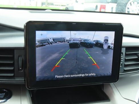 Used 2024 Ford Explorer XLT image 33