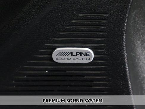 Used 2023 Dodge Challenger SXT image 3