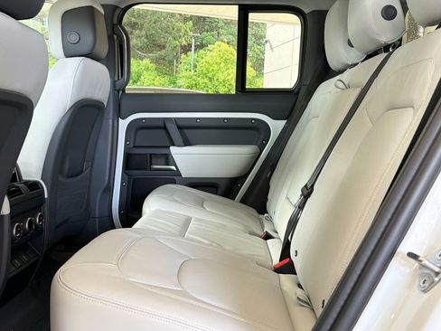 New 2026 Land Rover Defender 110 X-Dynamic SE image 27