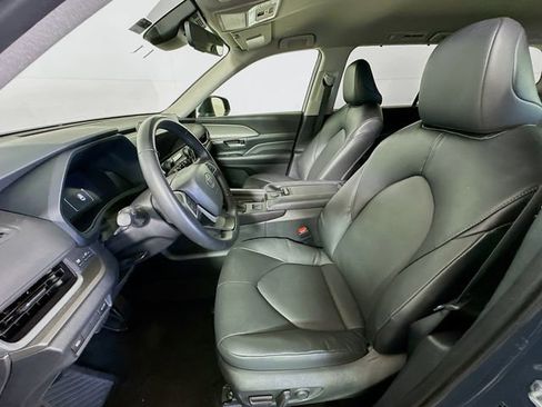 Certified 2025 Toyota Grand Highlander XLE image 12