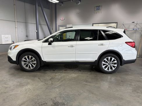 Used 2017 Subaru Outback 3.6R Touring w/ Protection Package #1 AWD/4WD image 4