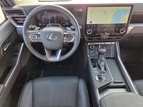 Used 2025 Lexus GX 550 w/ Accessory Package (31) AWD/4WD image 15