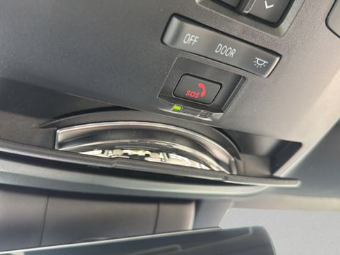 Used 2025 Toyota Sienna Platinum AWD/4WD image 26