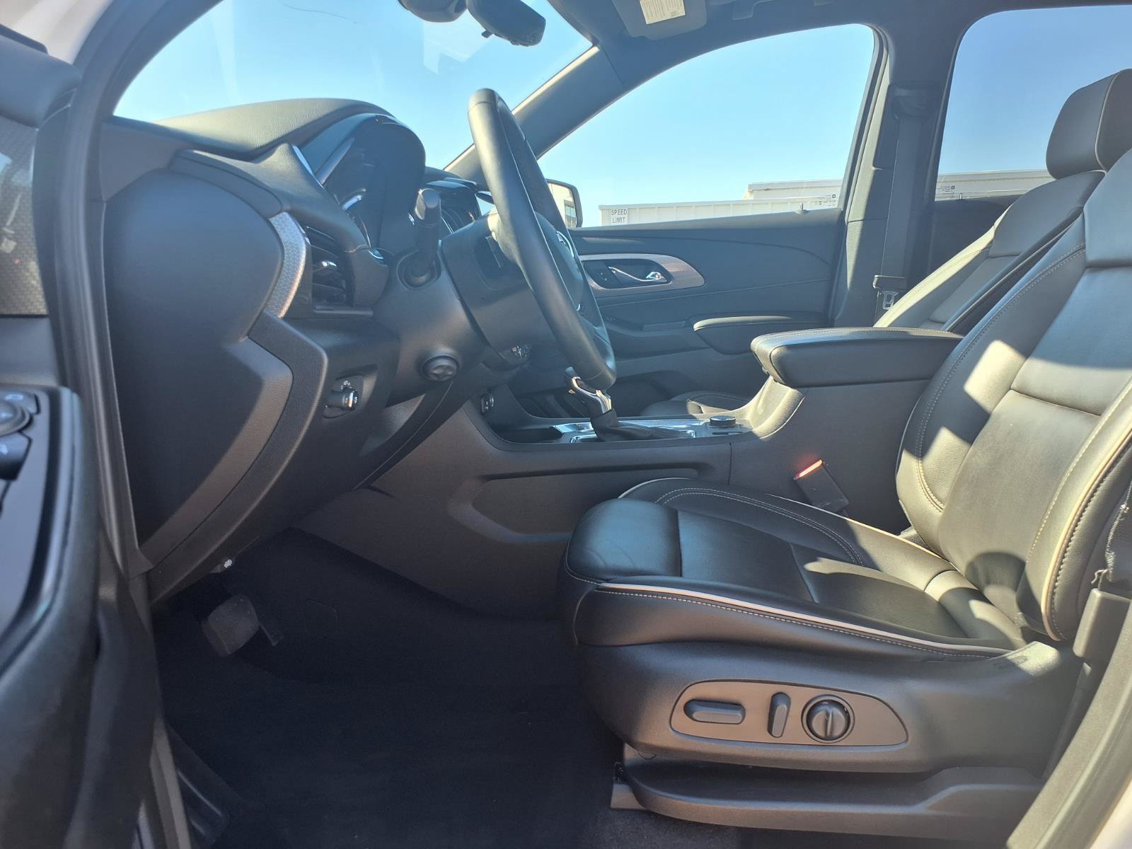 Used 2023 Chevrolet Traverse Premier FWD image 15