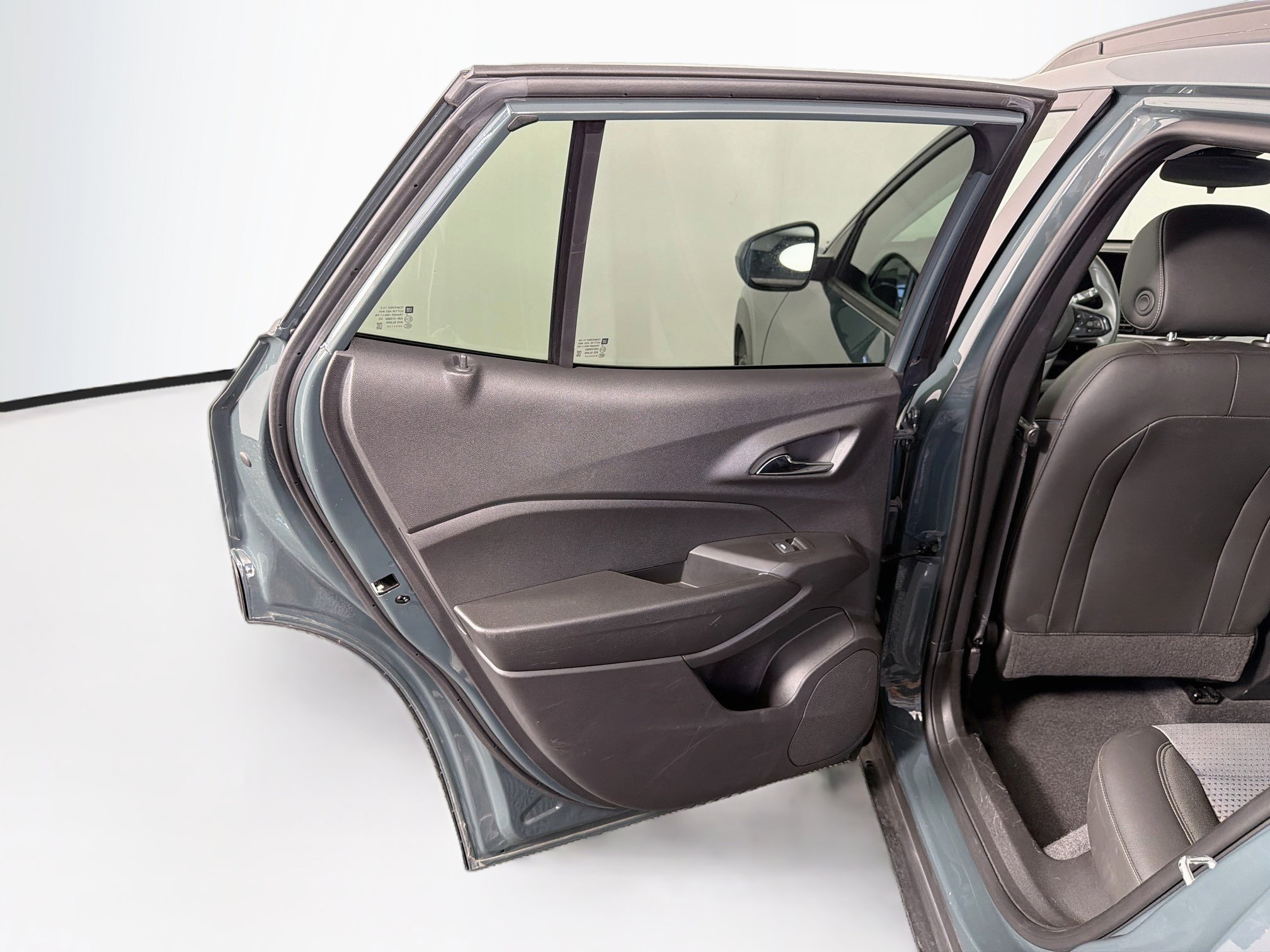 Used 2025 Chevrolet Trax LT FWD image 26