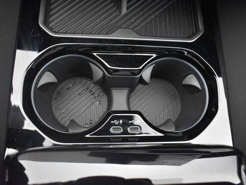 Used 2024 BMW 530i w/ Premium Package image 33