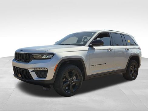 Used 2025 Jeep Grand Cherokee Limited w/ Black Appearance Package RWD image 29