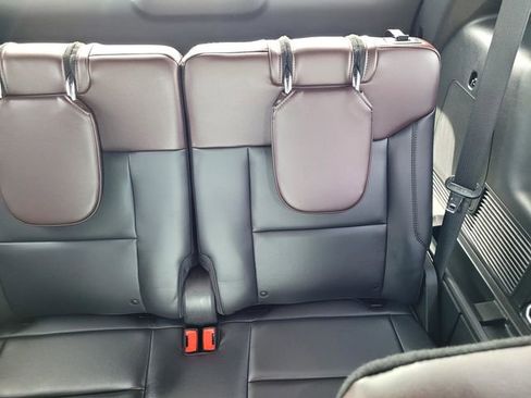 Certified 2024 Ford Explorer Platinum w/ Technology Package AWD/4WD image 15