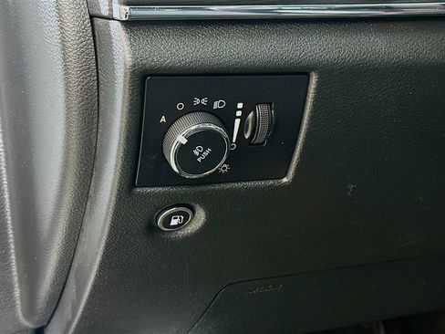 Used 2019 Jeep Grand Cherokee Limited AWD/4WD image 10