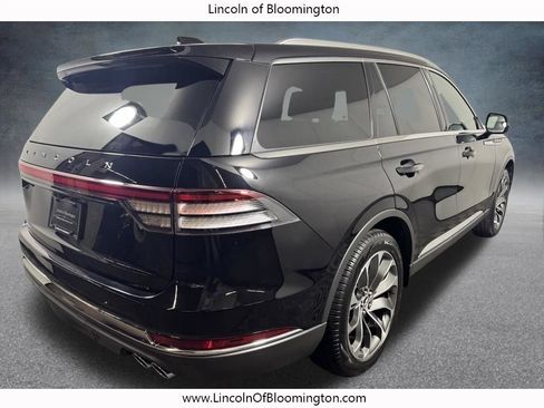 Used 2025 Lincoln Aviator Reserve w/ Illumination Package AWD/4WD image 7
