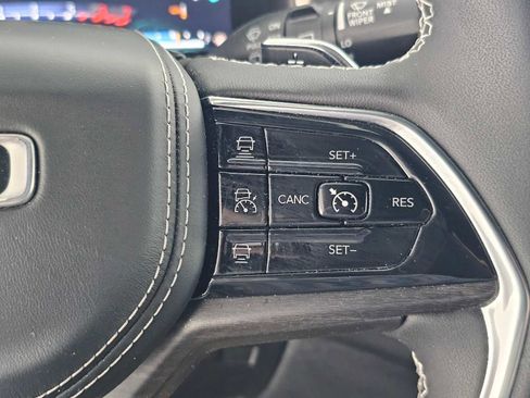 Used 2023 Jeep Grand Cherokee Overland AWD/4WD image 28