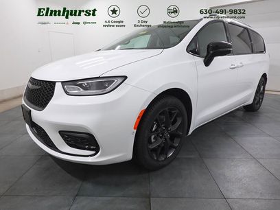 New 2026 Chrysler Pacifica Select w/ S Appearance Package