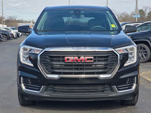 Used 2024 GMC Terrain SLE image 3