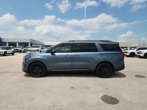 Used 2025 Kia Carnival SX w/ SX Dark Edition Package FWD image 4