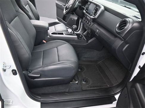 Used 2023 Toyota Tacoma TRD Sport image 12