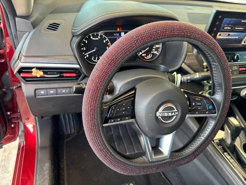 Used 2024 Nissan Altima 2.5 SV w/ SV Premium Package FWD image 8