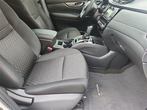 Used 2019 Nissan Rogue SV image 26