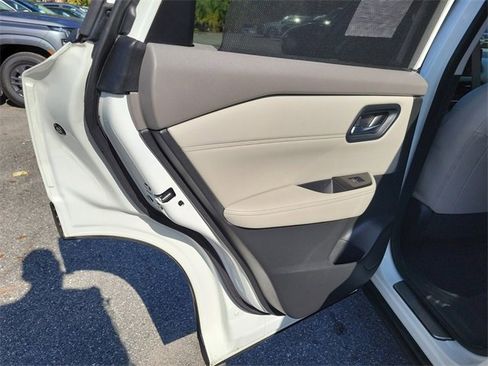 Used 2023 Nissan Rogue SL w/ SL Premium Package image 30