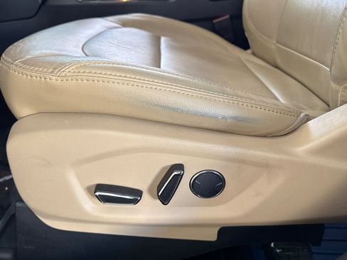 Used 2017 Ford Explorer XLT w/ Equipment Group 202A image 14