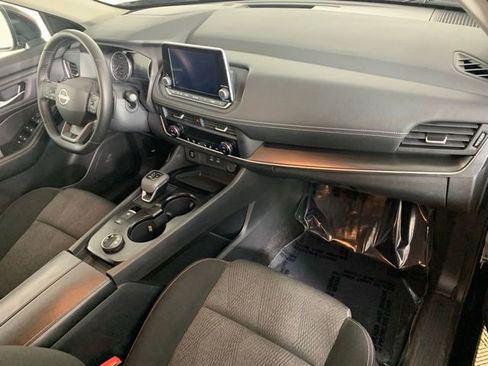 Used 2025 Nissan Rogue SV image 22