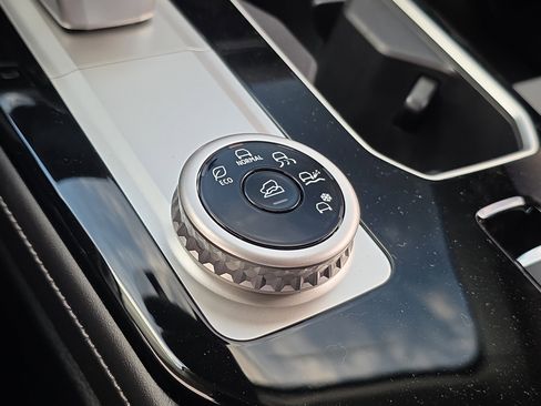 New 2026 Mitsubishi Outlander SE image 24