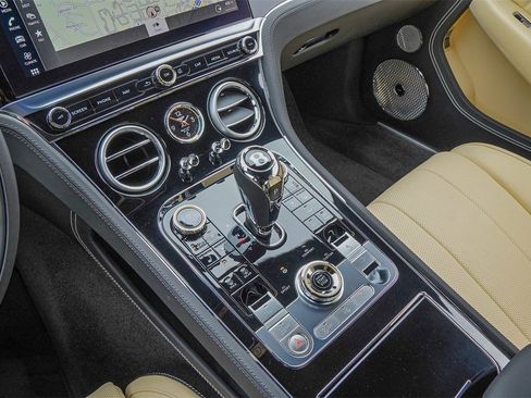 Used 2024 Bentley Continental GT image 28