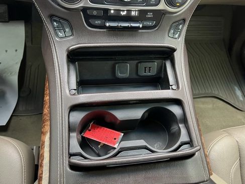 Used 2015 Chevrolet Suburban LTZ image 27