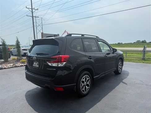 Used 2019 Subaru Forester Premium w/ All-Weather Package AWD/4WD image 7